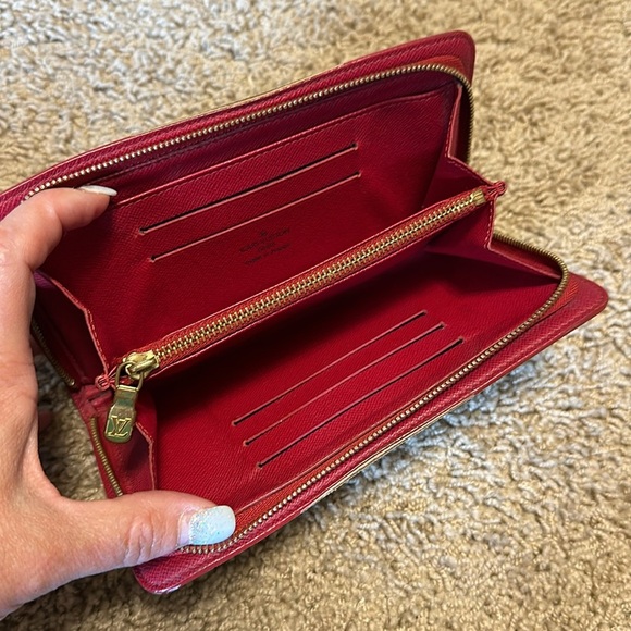 Louis Vuitton wallet - Picture 9 of 11